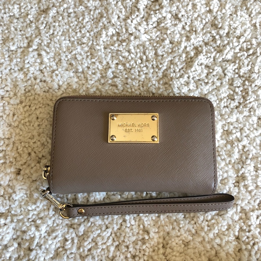 Michael Kors small wristlet zip wallet beige.